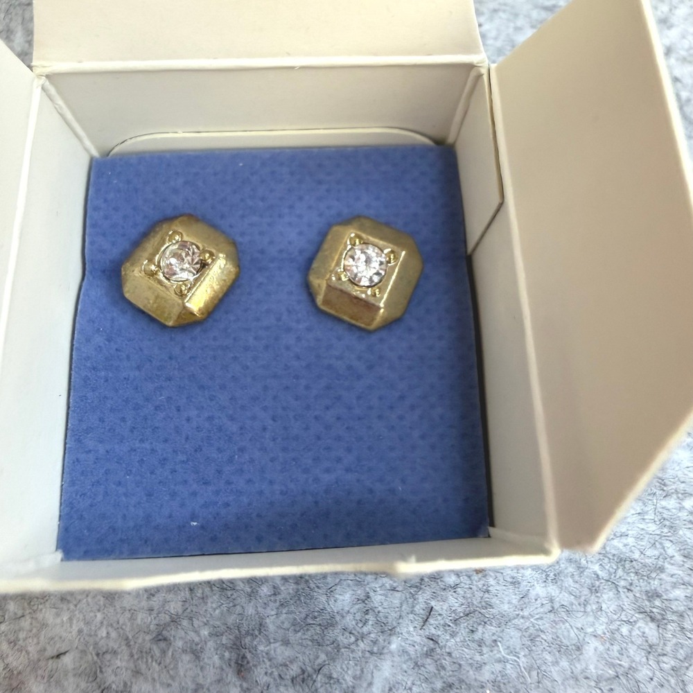 Avon Classic Stud Earrings Goldtone Square Clear Crystal F3216181 Vintage 2008
